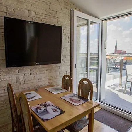 Apartment Altstadtblick Schwerin Mit Parkplatz 4-etage - Abc193 By Abcwismar