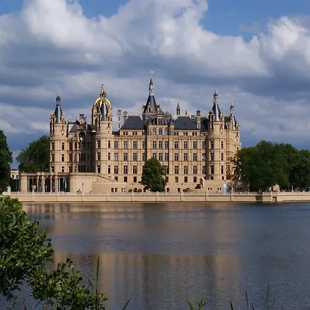Altstadtblick Schwerin Mit Parkplatz 4-etage - Abc193 By Abcwismar